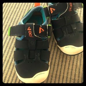 PLAE kids shoes size 9 toddler